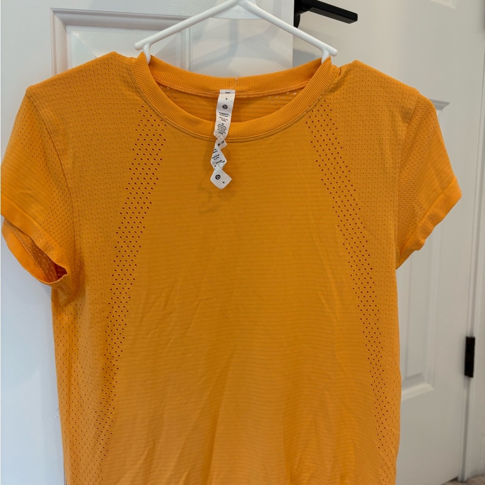 Lululemon athletic top